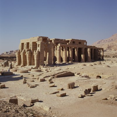 Figuras osiríacas de Ramsés II (1279-1213 a.C.) flanqueando las paredes del Segundo Patio, Nuevo Reino de Egyptian 19th Dynasty